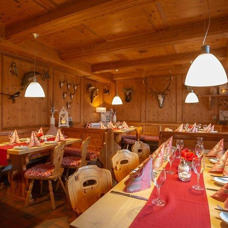 Landidyll Hotel Zum Alten Schloss Kirchensittenbach Bagian luar foto