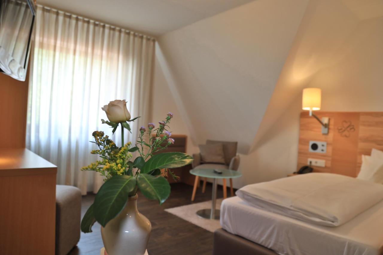 Landidyll Hotel Zum Alten Schloss Kirchensittenbach Bagian luar foto